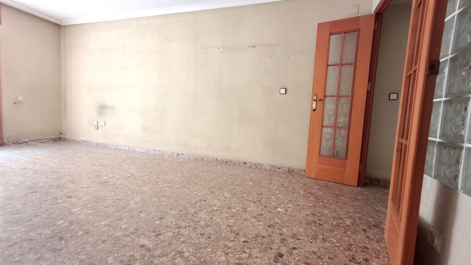 For sale - 4 Bedroom 2 Bathroom Apartment in Orihuela - Zona Centro  - Alicante