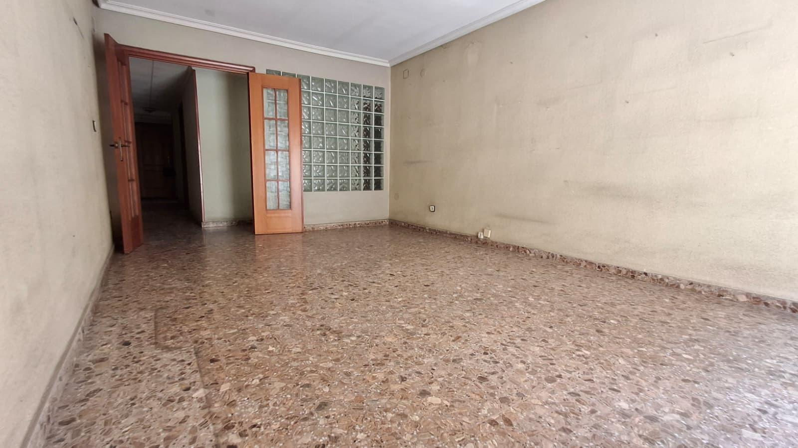 For sale - 4 Bedroom 2 Bathroom Apartment in Orihuela - Zona Centro  - Alicante