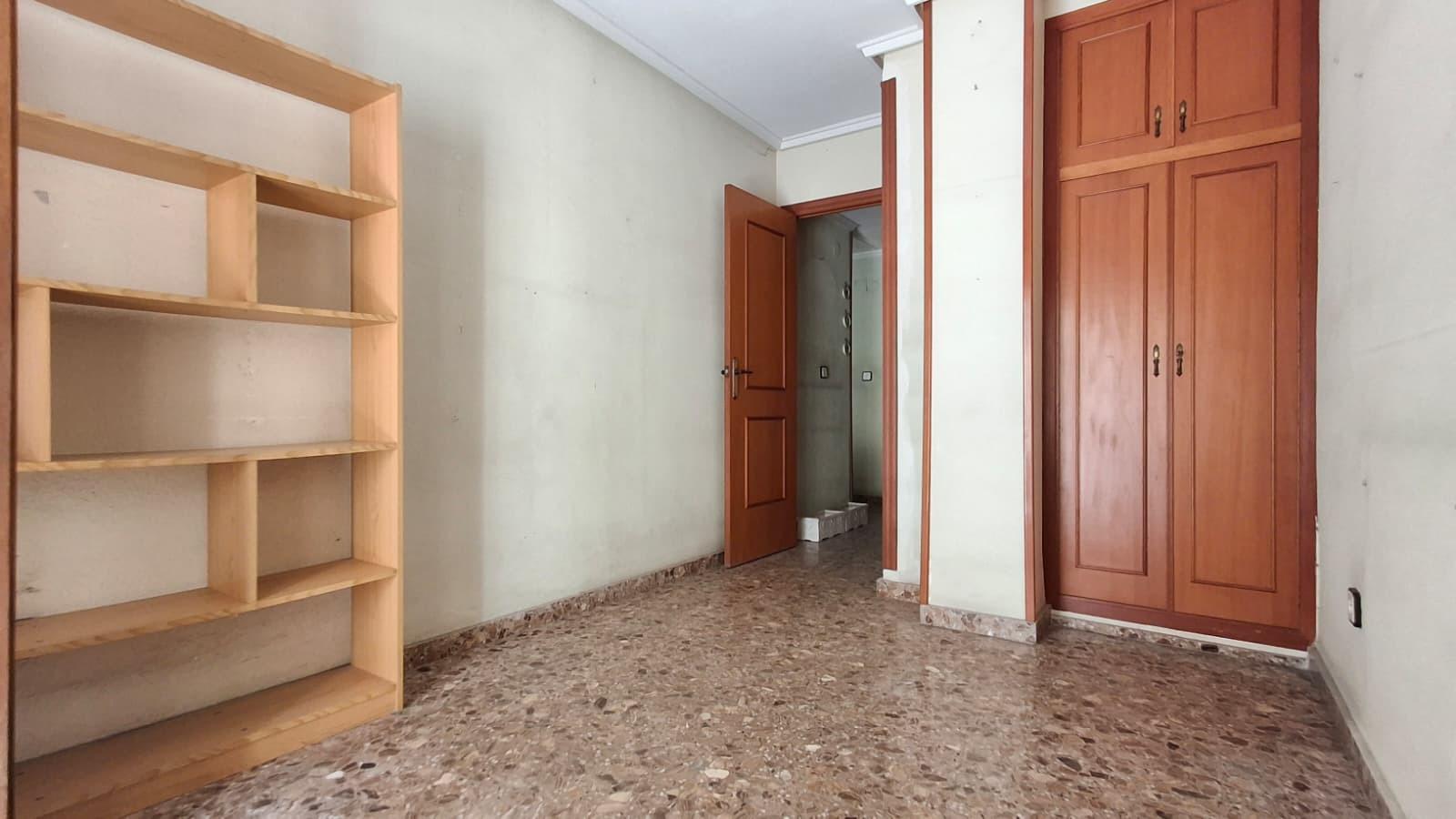 For sale - 4 Bedroom 2 Bathroom Apartment in Orihuela - Zona Centro  - Alicante