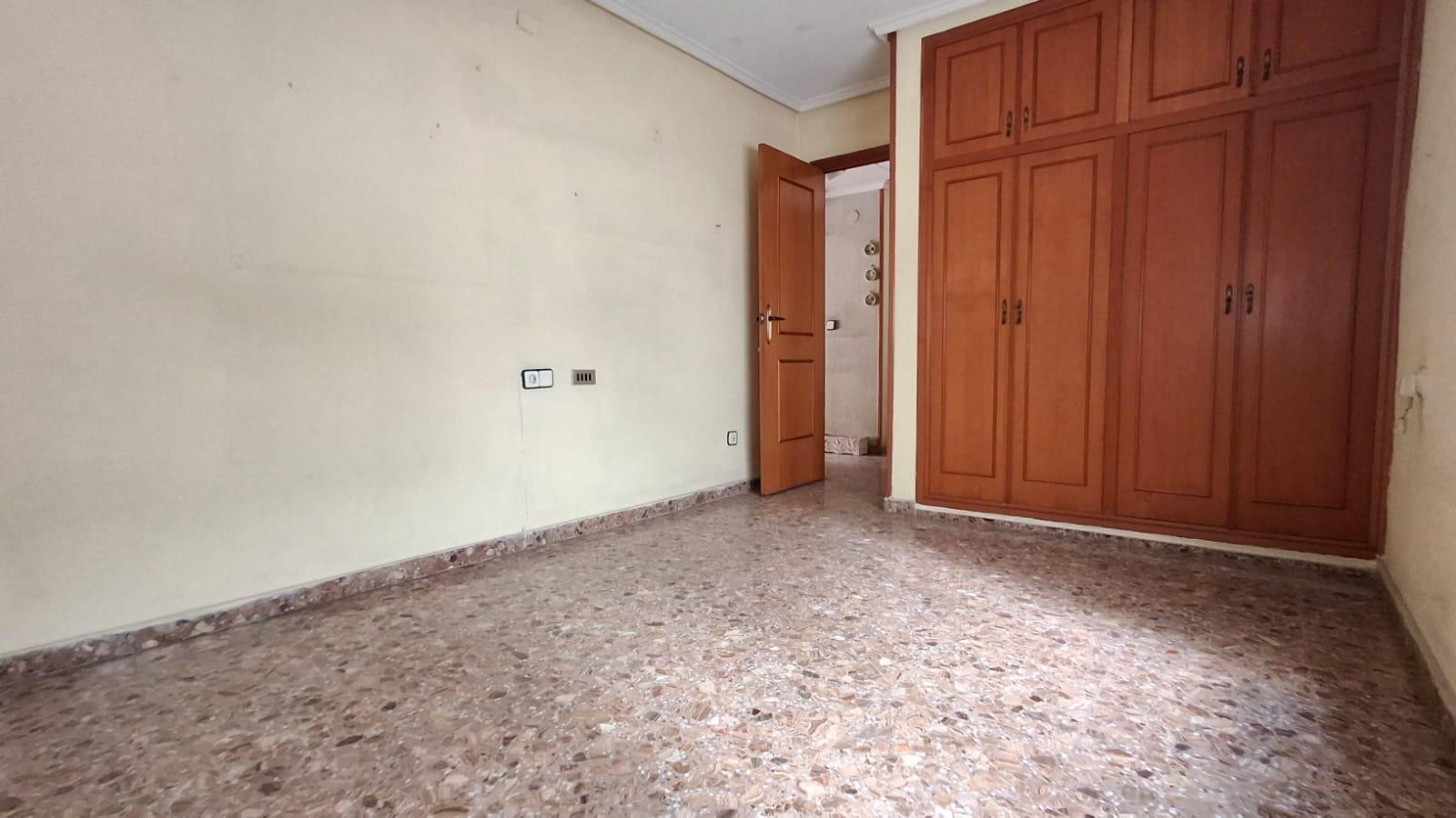 For sale - 4 Bedroom 2 Bathroom Apartment in Orihuela - Zona Centro  - Alicante