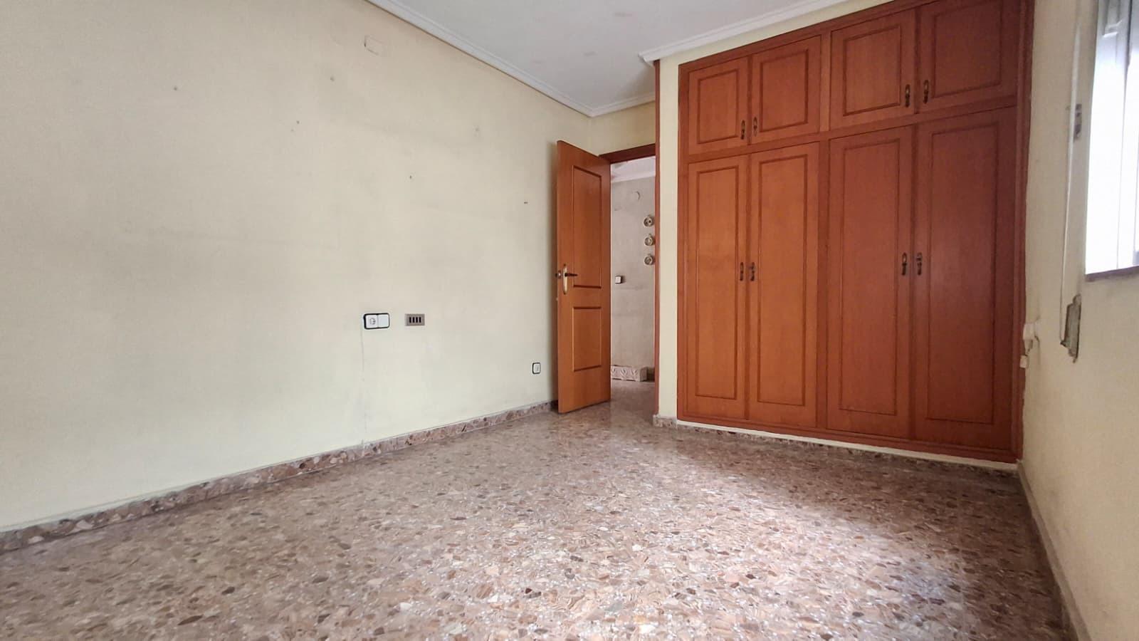 For sale - 4 Bedroom 2 Bathroom Apartment in Orihuela - Zona Centro  - Alicante