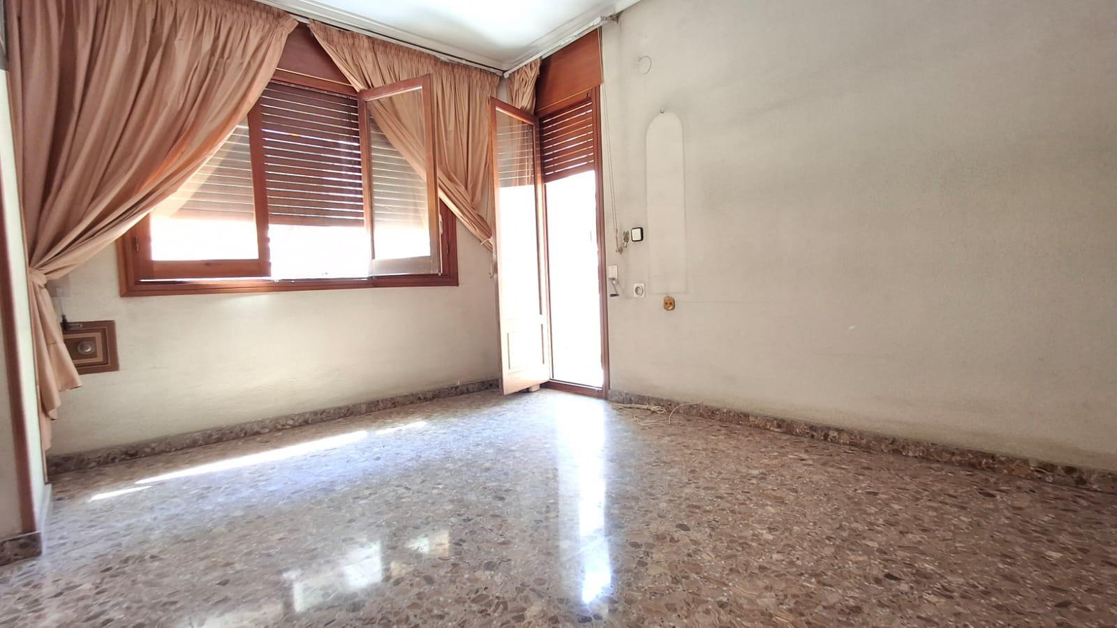 For sale - 4 Bedroom 2 Bathroom Apartment in Orihuela - Zona Centro  - Alicante