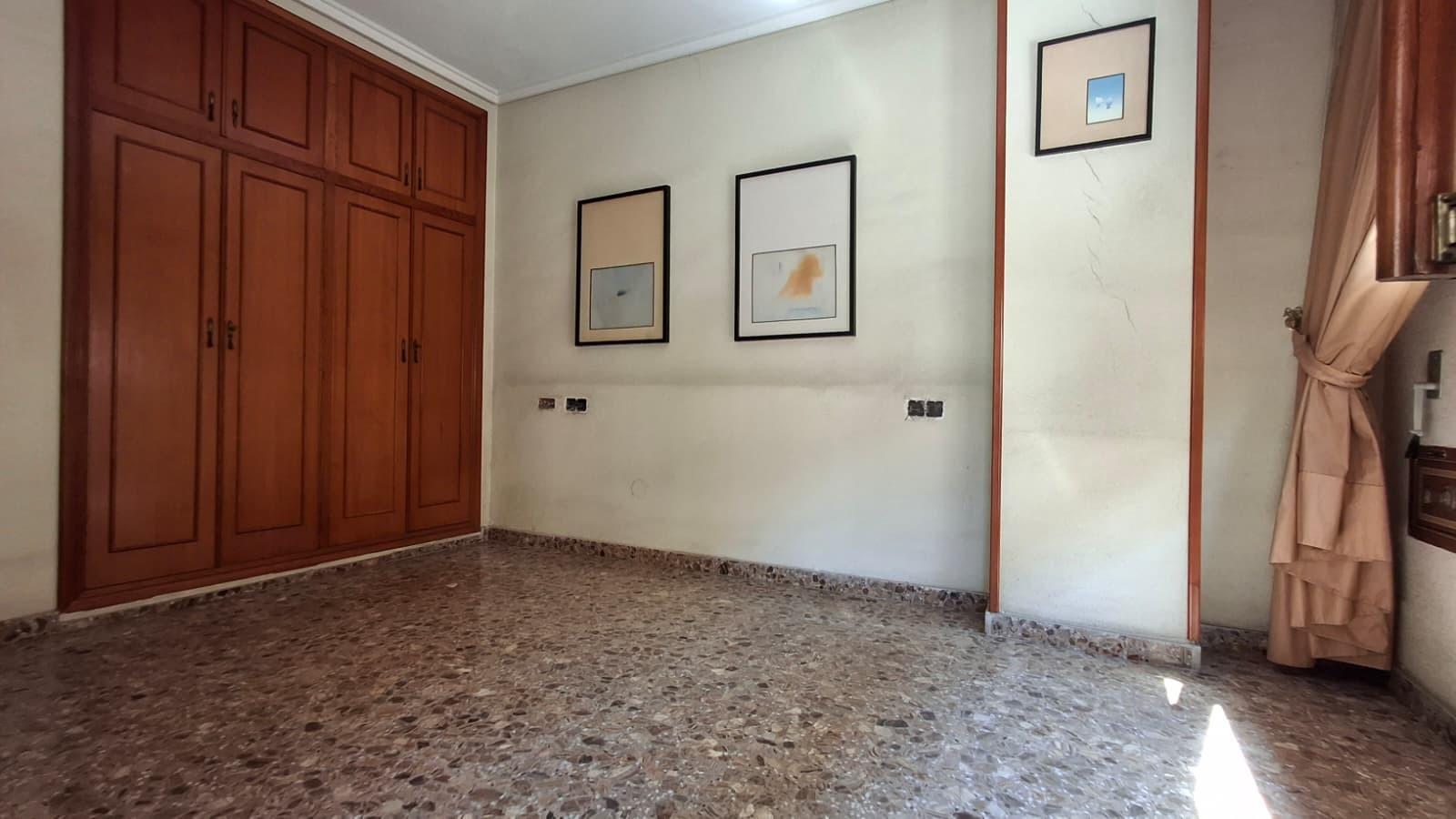 For sale - 4 Bedroom 2 Bathroom Apartment in Orihuela - Zona Centro  - Alicante
