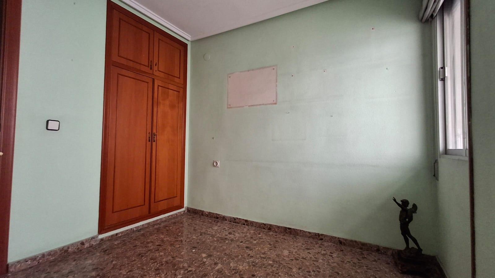 For sale - 4 Bedroom 2 Bathroom Apartment in Orihuela - Zona Centro  - Alicante