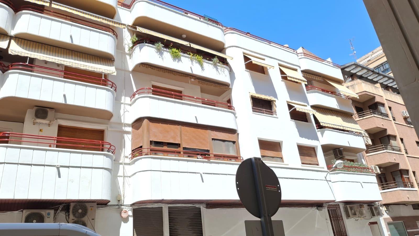 For sale - 4 Bedroom 2 Bathroom Apartment in Orihuela - Zona Centro  - Alicante