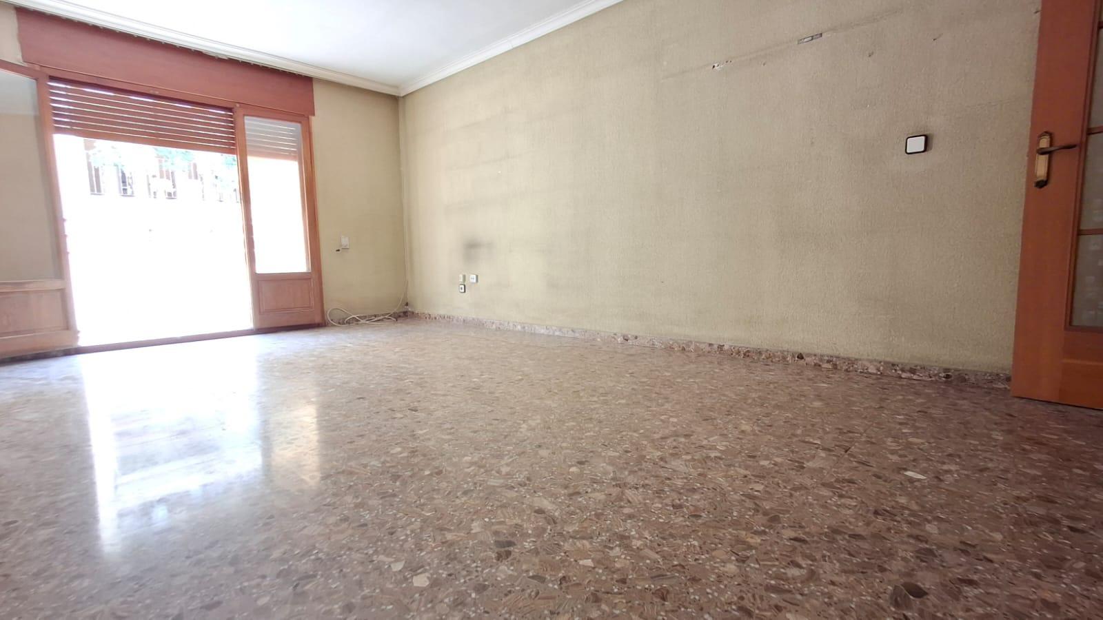 For sale - 4 Bedroom 2 Bathroom Apartment in Orihuela - Zona Centro  - Alicante