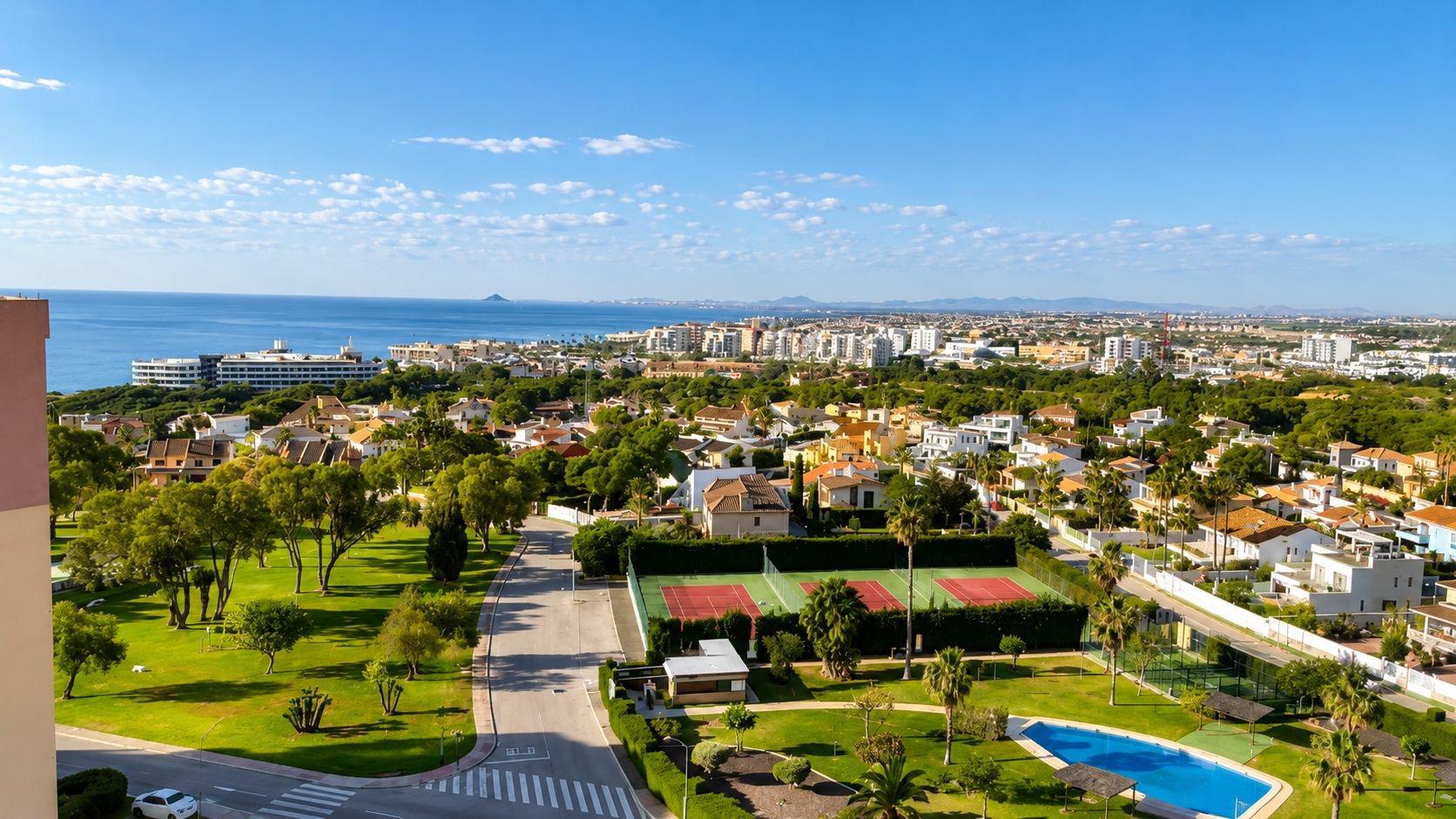 For sale - 2 Bedroom 1 Bathroom Apartment in Orihuela Costa - Campoamor  - Alicante