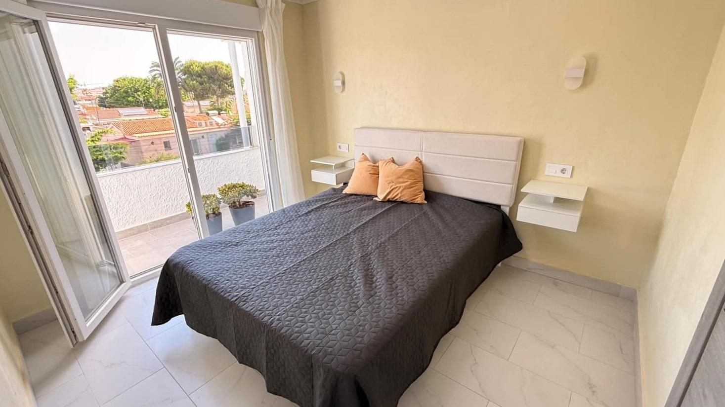 For sale - 3 Bedroom 2 Bathroom Town House in Torrevieja - Calas Blanca  - Alicante
