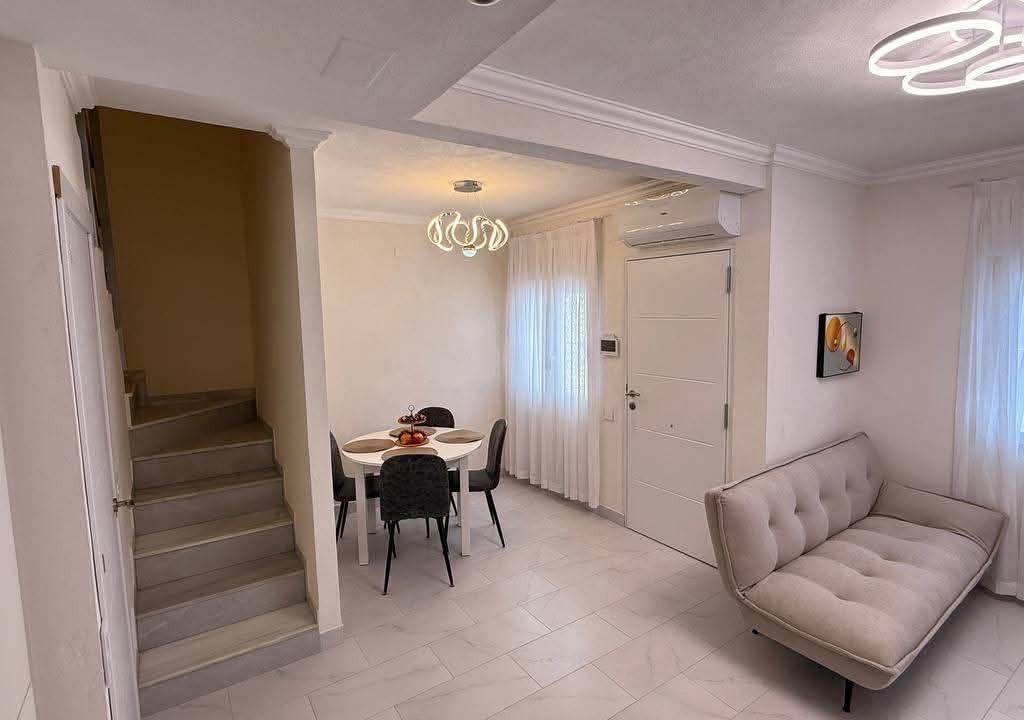 3 Bedroom 2 Bathroom Town House in Torrevieja