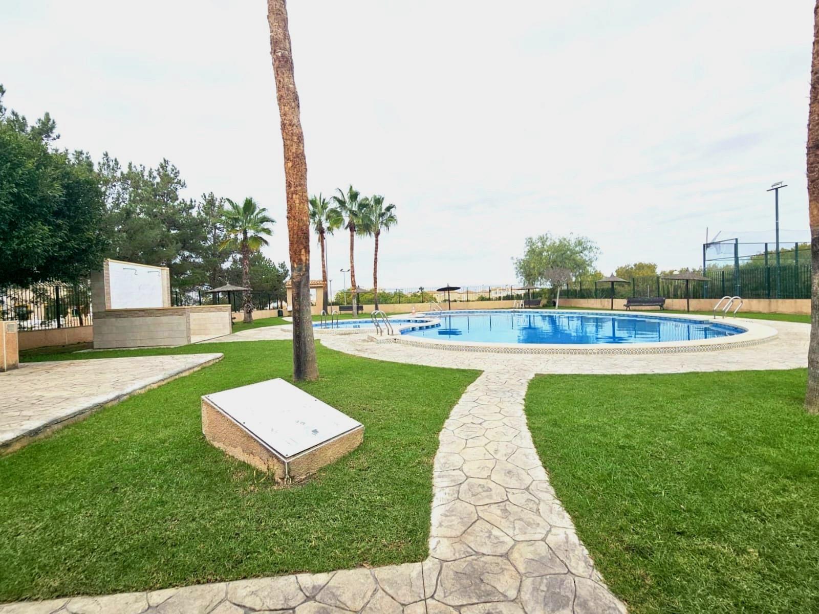 For sale - 6 Bedroom 2 Bathroom Town House in Orihuela Costa - Los Altos  - Alicante