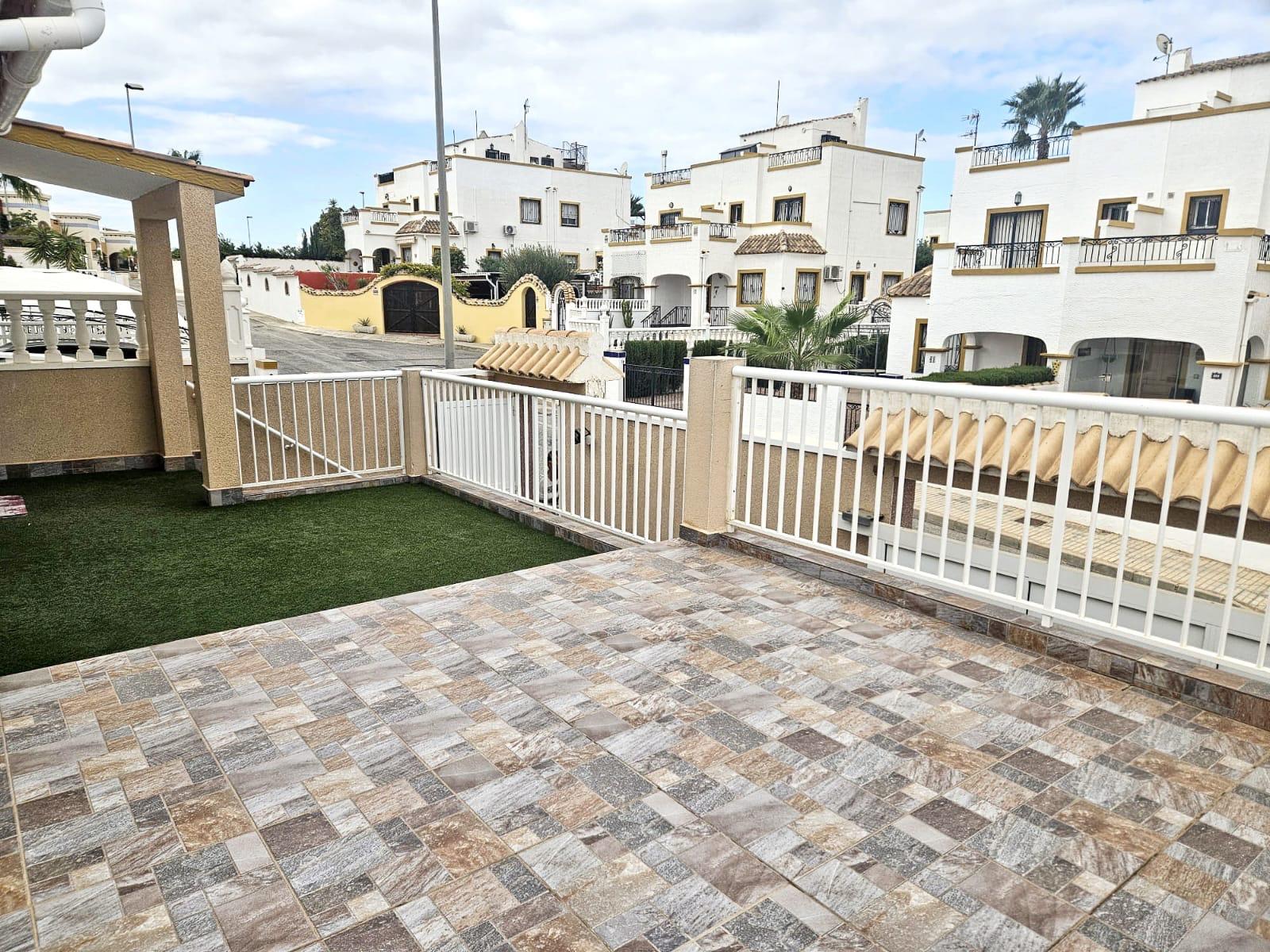 For sale - 6 Bedroom 2 Bathroom Town House in Orihuela Costa - Los Altos  - Alicante