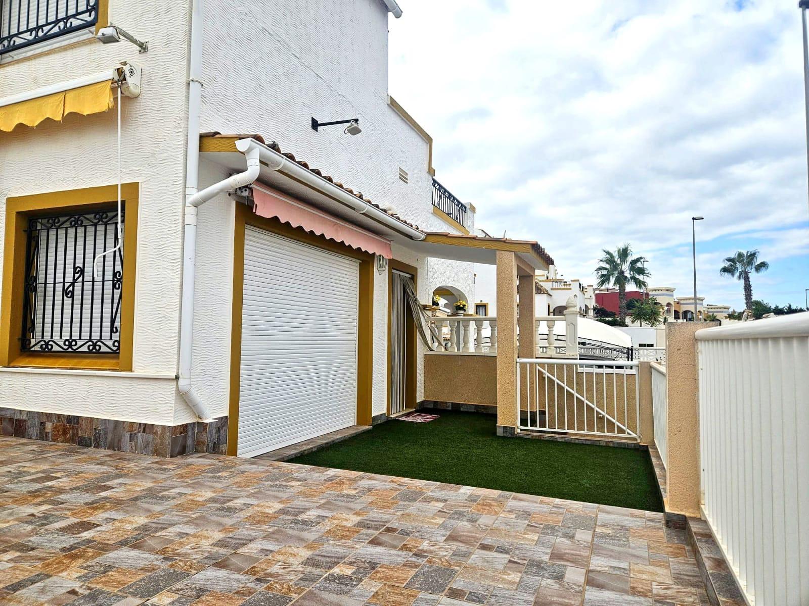 For sale - 6 Bedroom 2 Bathroom Town House in Orihuela Costa - Los Altos  - Alicante