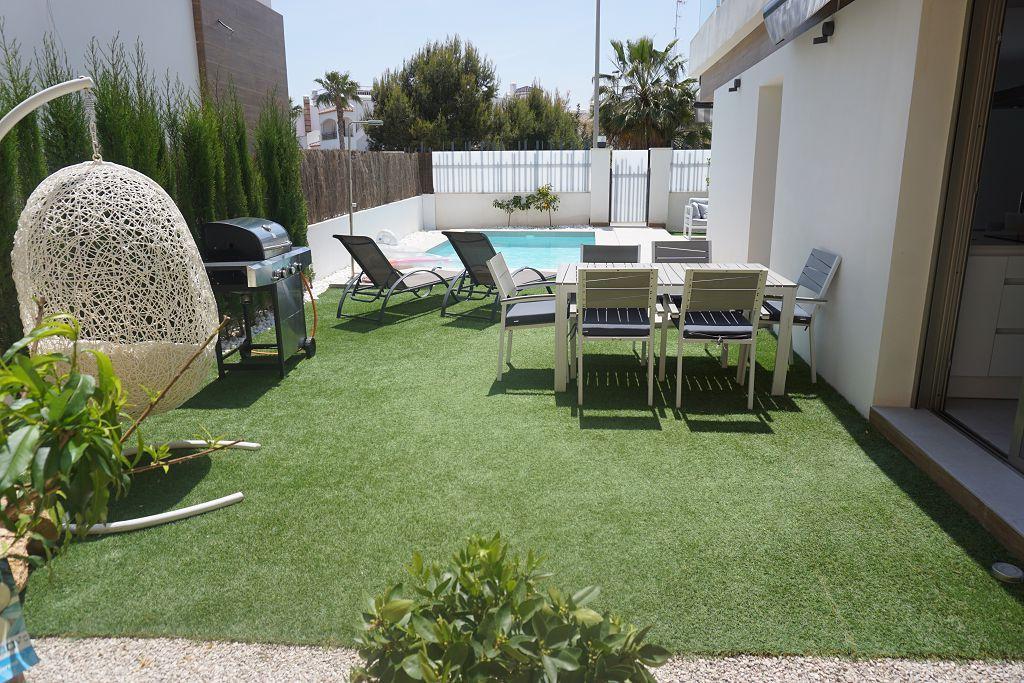 For sale - 3 Bedroom 3 Bathroom Villa in Villamartin - Costa Blanca  - Alicante