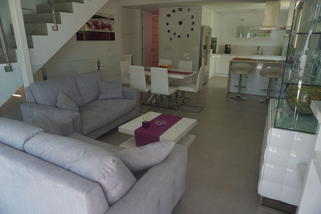 For sale - 3 Bedroom 3 Bathroom Villa in Villamartin - Costa Blanca  - Alicante