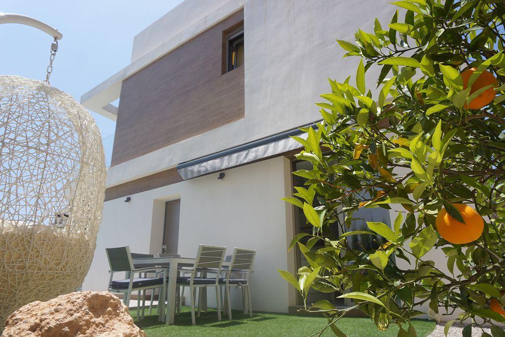 For sale - 3 Bedroom 3 Bathroom Villa in Villamartin - Costa Blanca  - Alicante