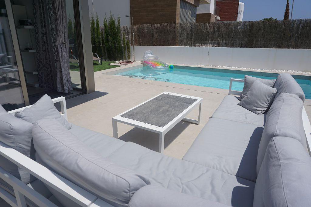 For sale - 3 Bedroom 3 Bathroom Villa in Villamartin - Costa Blanca  - Alicante