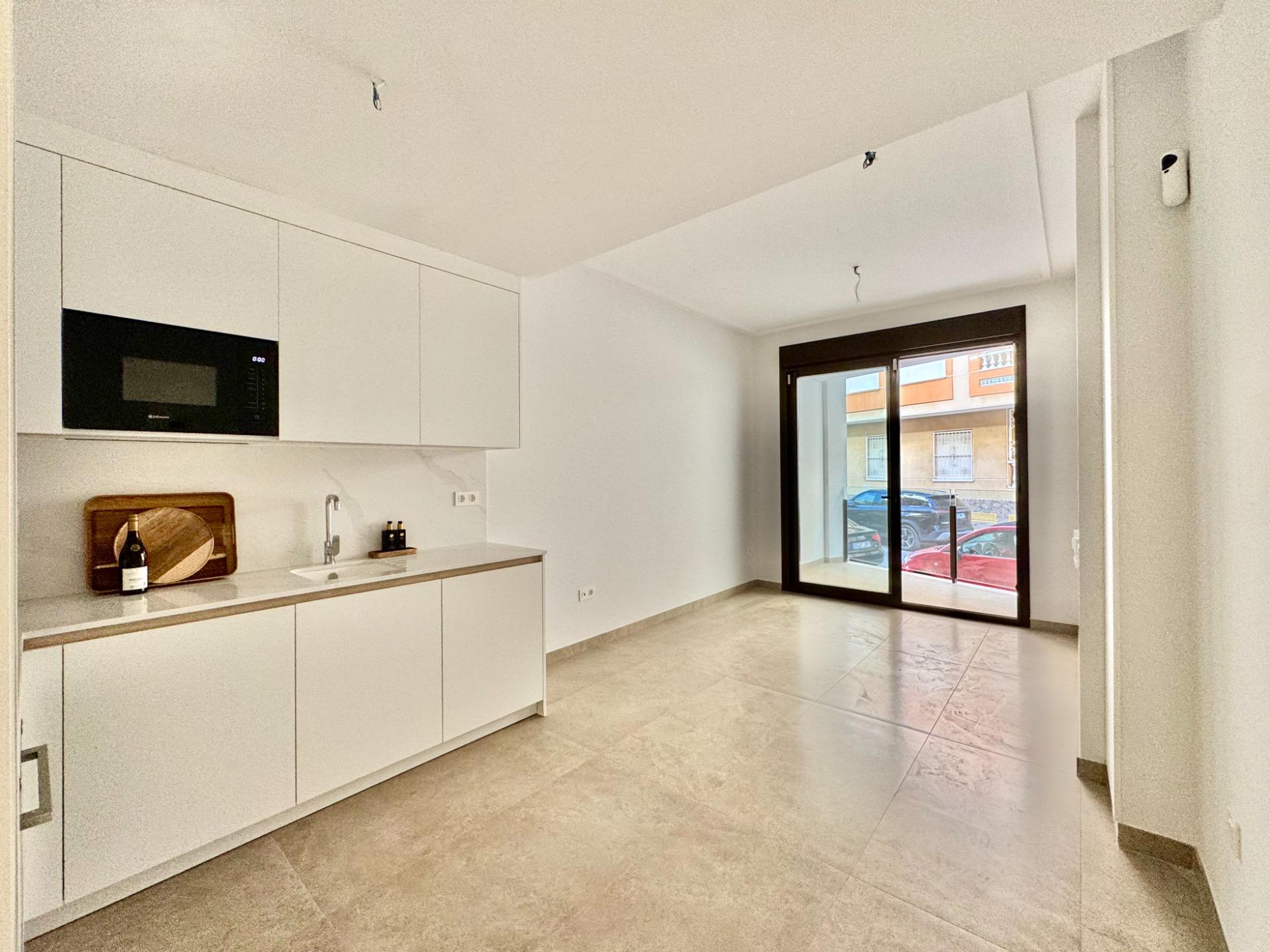 For sale - 2 Bedroom 2 Bathroom Apartment in Torrevieja - Habaneras  - Alicante