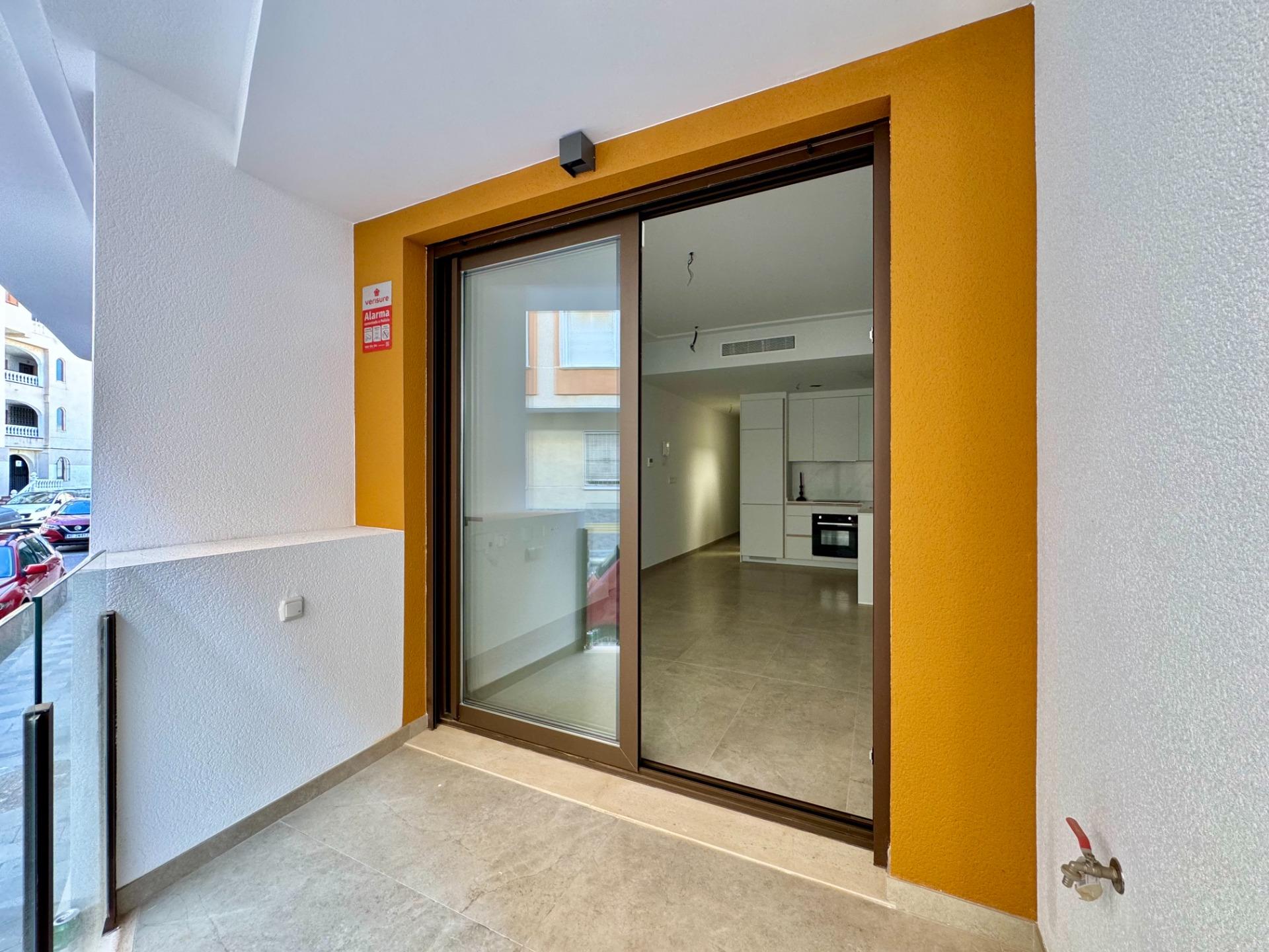 For sale - 2 Bedroom 2 Bathroom Apartment in Torrevieja - Habaneras  - Alicante