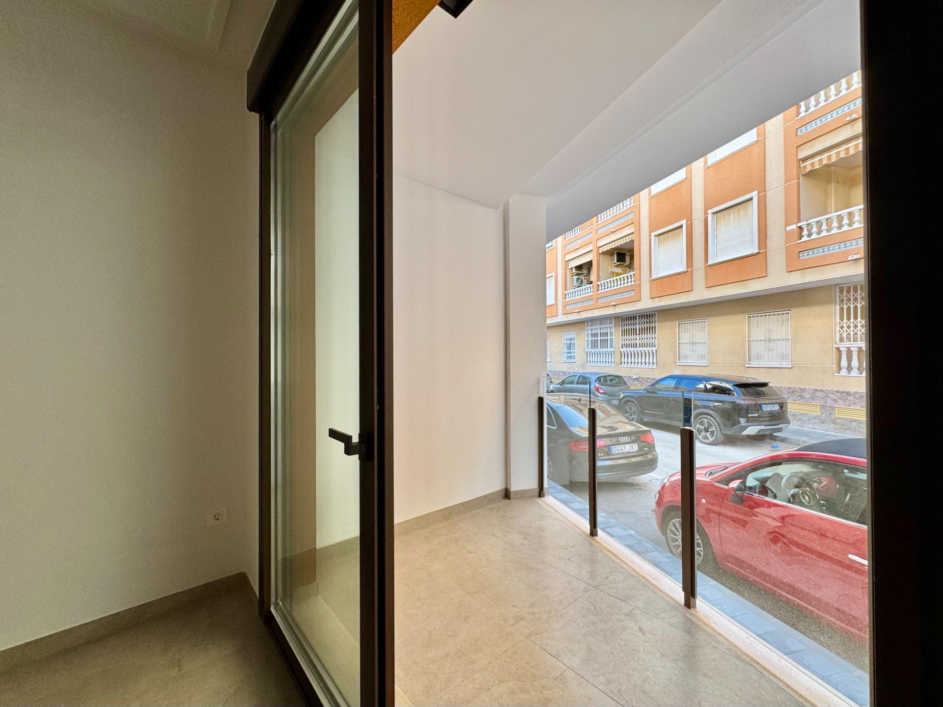 For sale - 2 Bedroom 2 Bathroom Apartment in Torrevieja - Habaneras  - Alicante