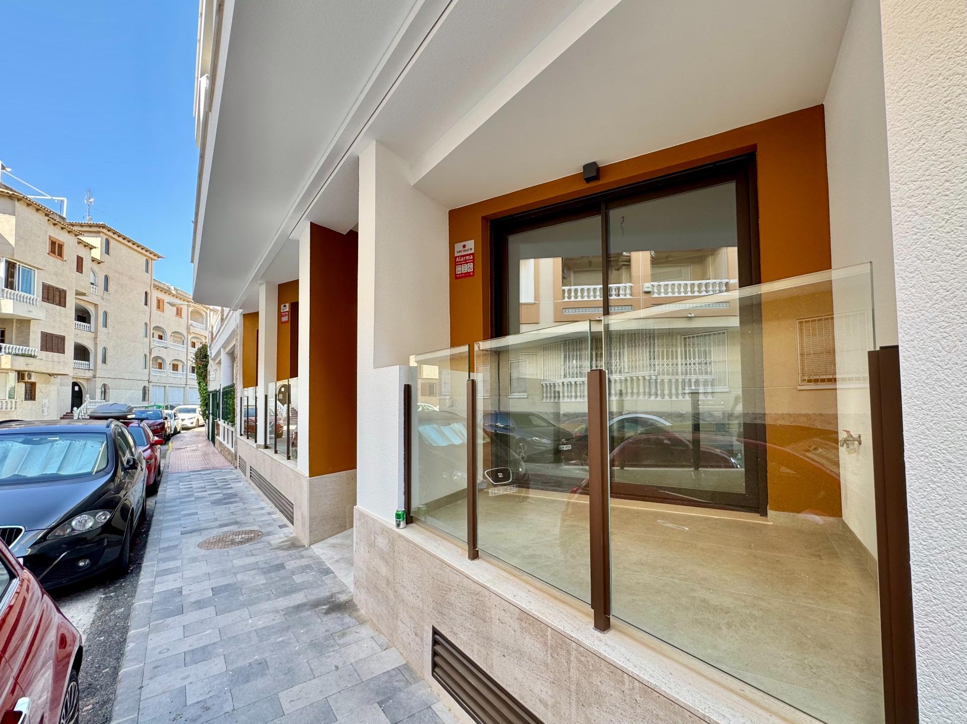 For sale - 2 Bedroom 2 Bathroom Apartment in Torrevieja - Habaneras  - Alicante