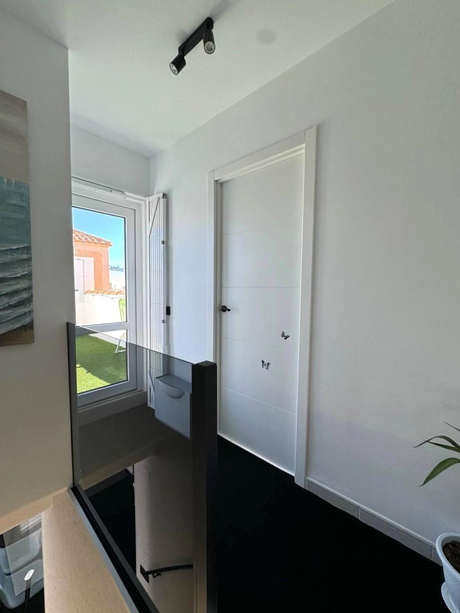 For sale - 3 Bedroom 1 Bathroom Duplex in Torrevieja - Carrefour  - Alicante