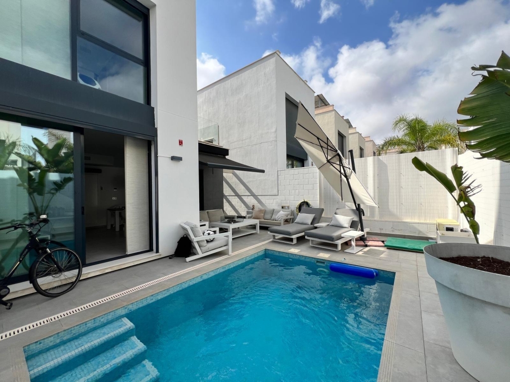 3 Bedroom 2 Bathroom Villa in Villamartín