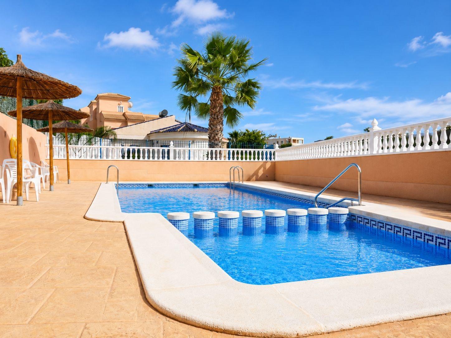 For sale - 3 Bedroom 3 Bathroom Town House in La Zenia - La Zenia  - Alicante
