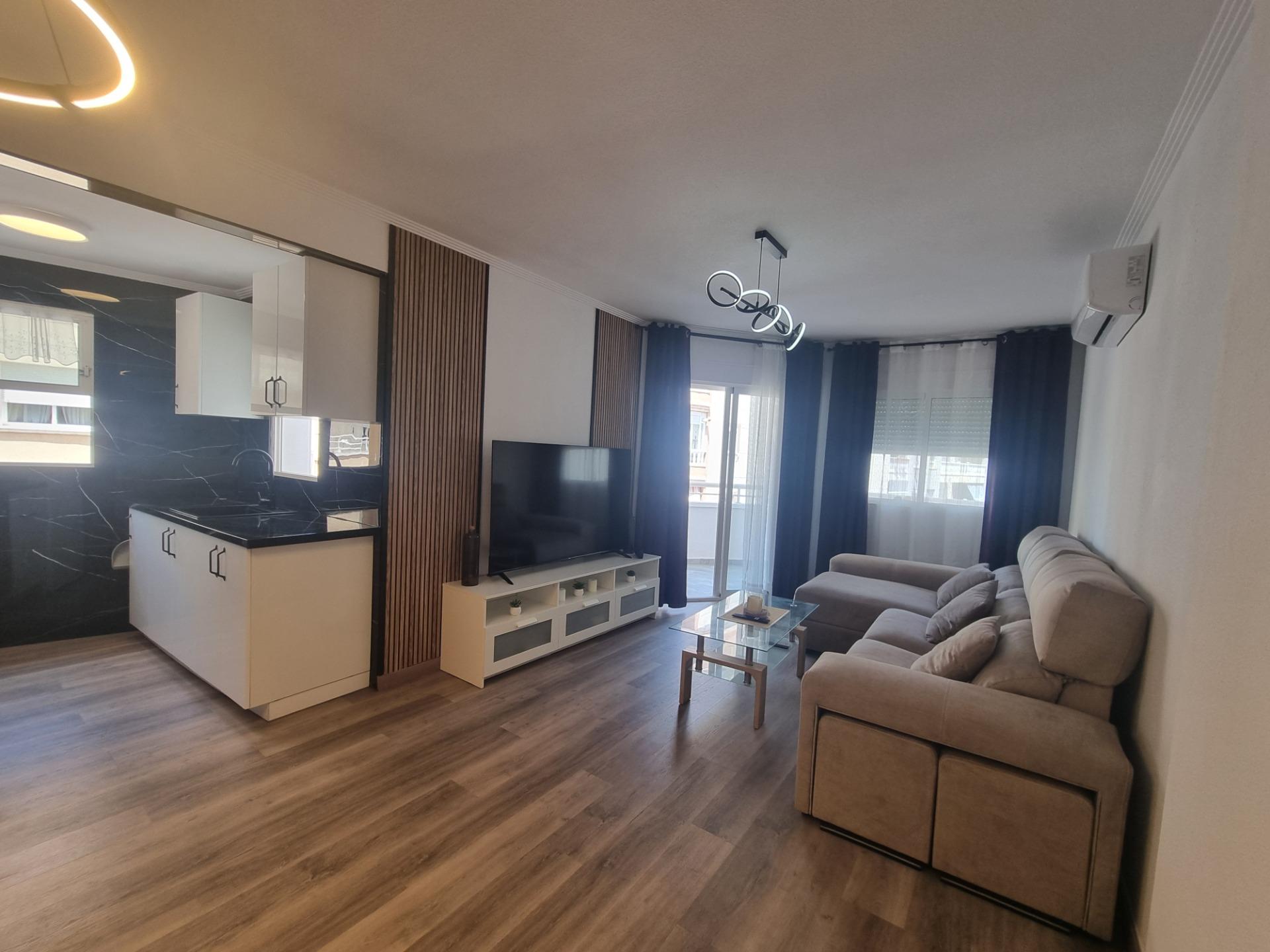 For sale - 3 Bedroom 2 Bathroom Apartment in Torrevieja - Estacion De Autobuses  - Alicante
