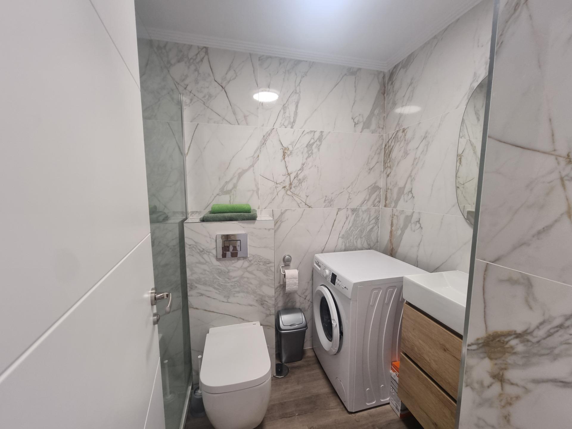 For sale - 3 Bedroom 2 Bathroom Apartment in Torrevieja - Estacion De Autobuses  - Alicante