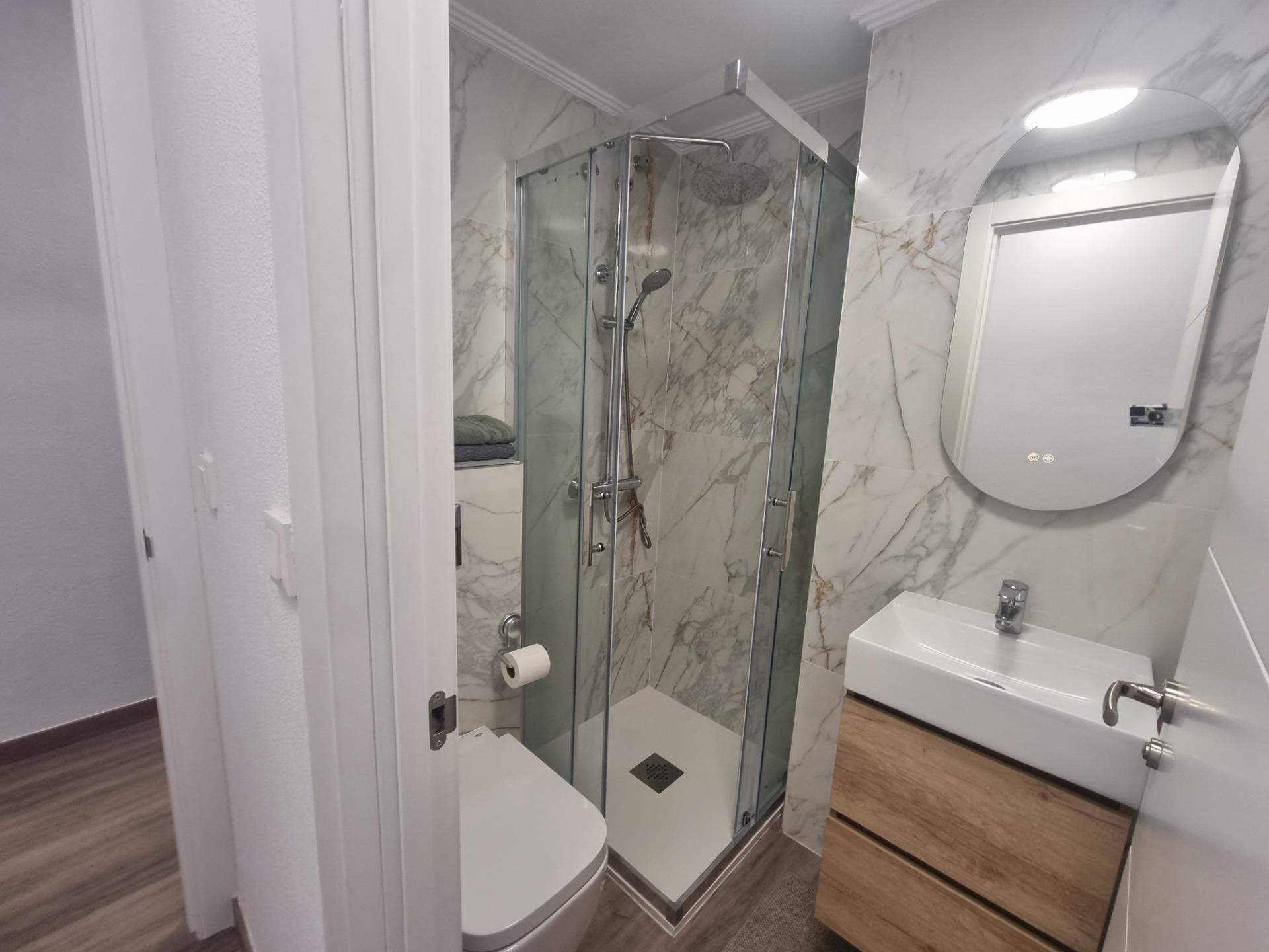For sale - 3 Bedroom 2 Bathroom Apartment in Torrevieja - Estacion De Autobuses  - Alicante