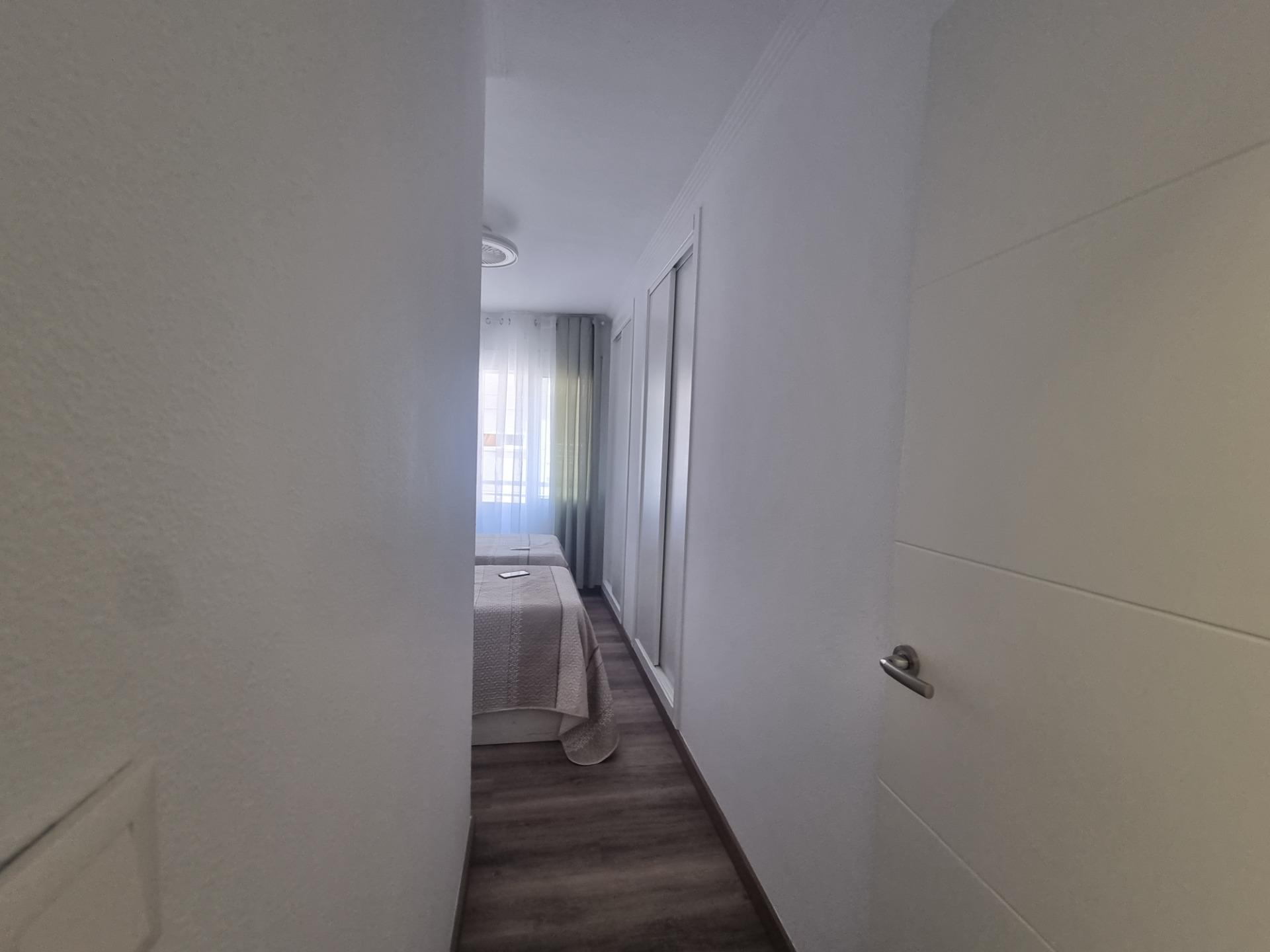 For sale - 3 Bedroom 2 Bathroom Apartment in Torrevieja - Estacion De Autobuses  - Alicante
