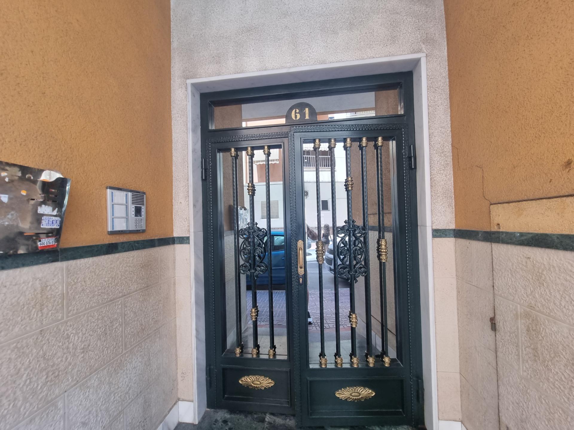 For sale - 3 Bedroom 2 Bathroom Apartment in Torrevieja - Estacion De Autobuses  - Alicante
