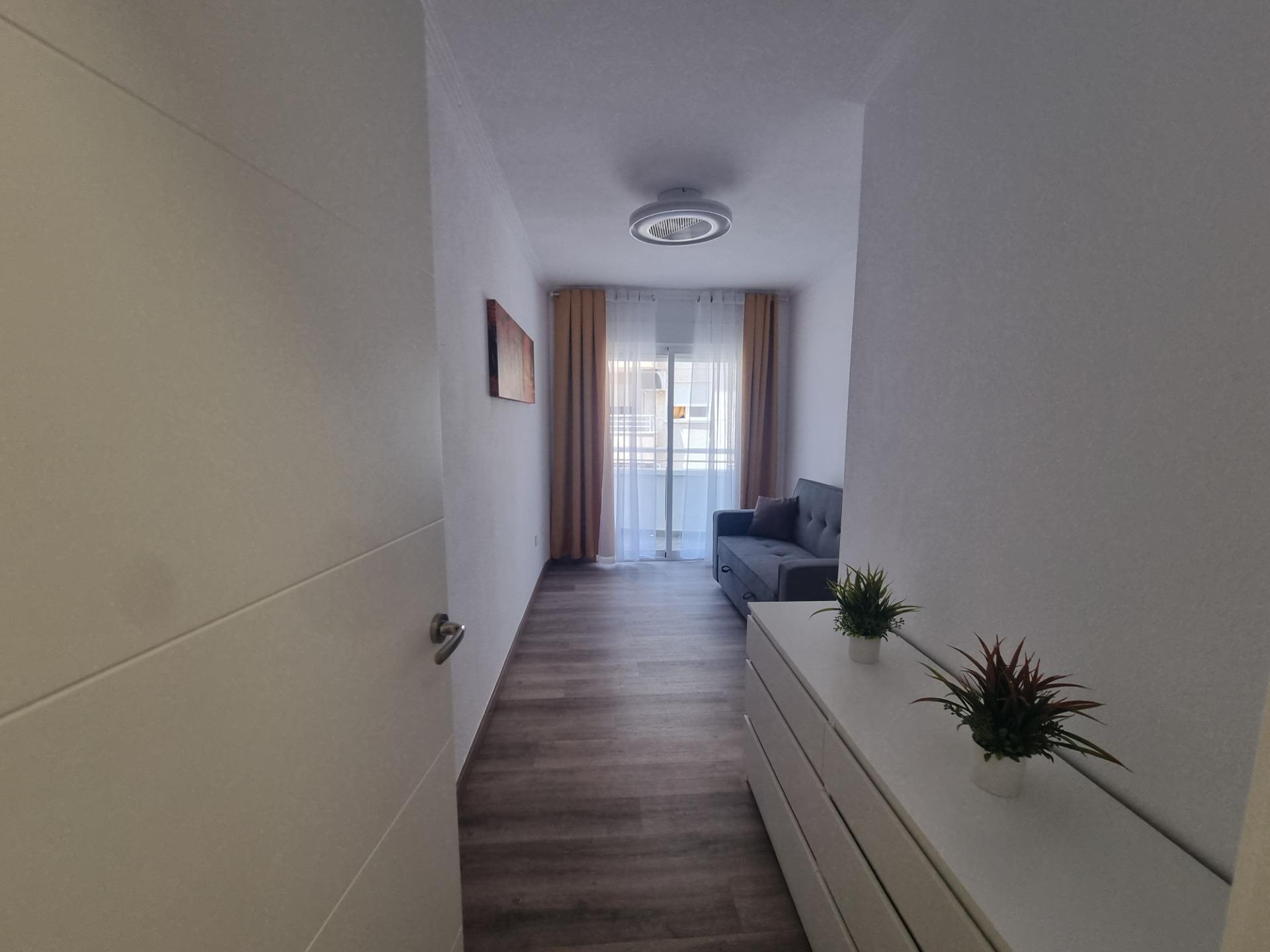 For sale - 3 Bedroom 2 Bathroom Apartment in Torrevieja - Estacion De Autobuses  - Alicante