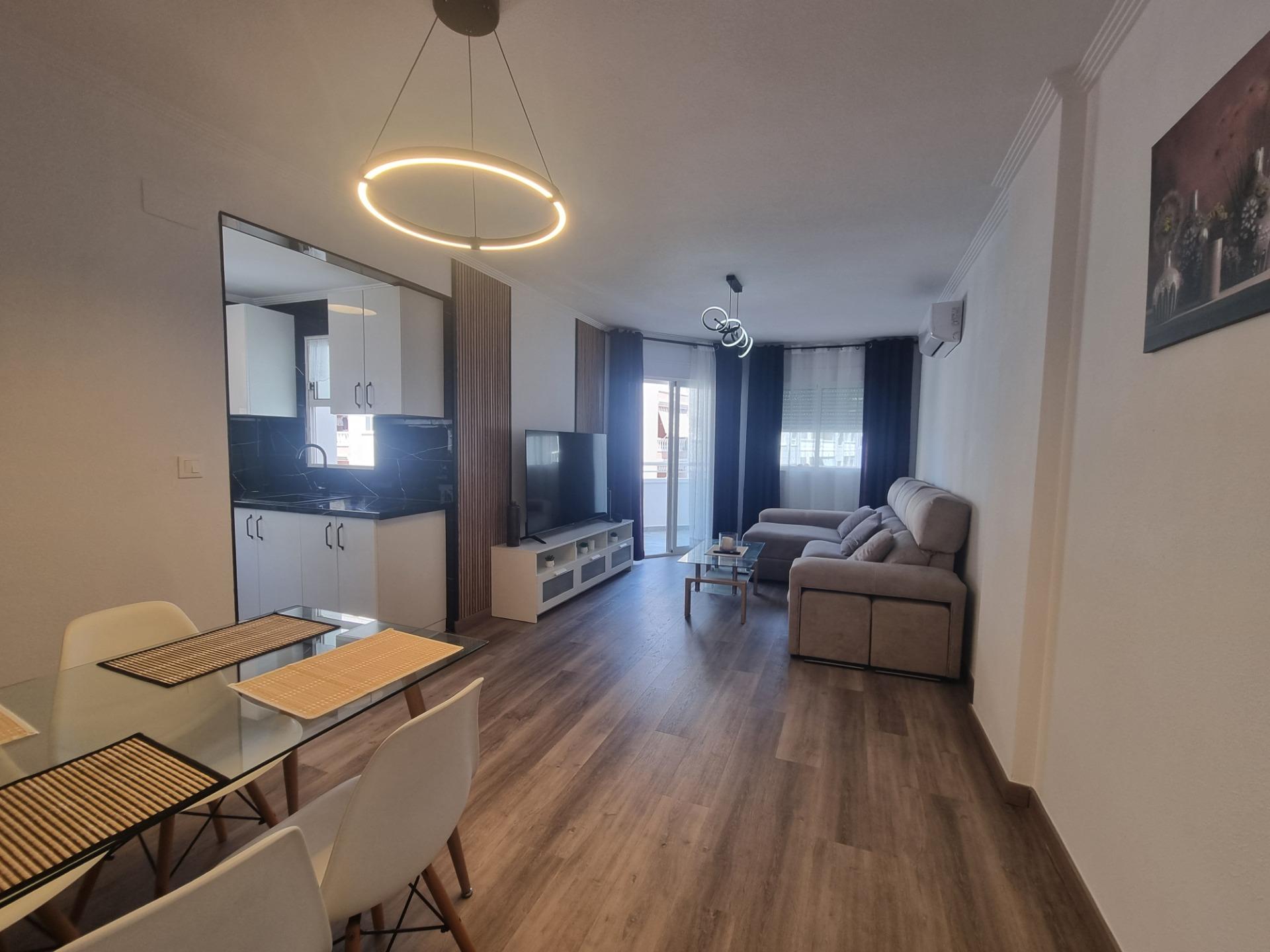 For sale - 3 Bedroom 2 Bathroom Apartment in Torrevieja - Estacion De Autobuses  - Alicante