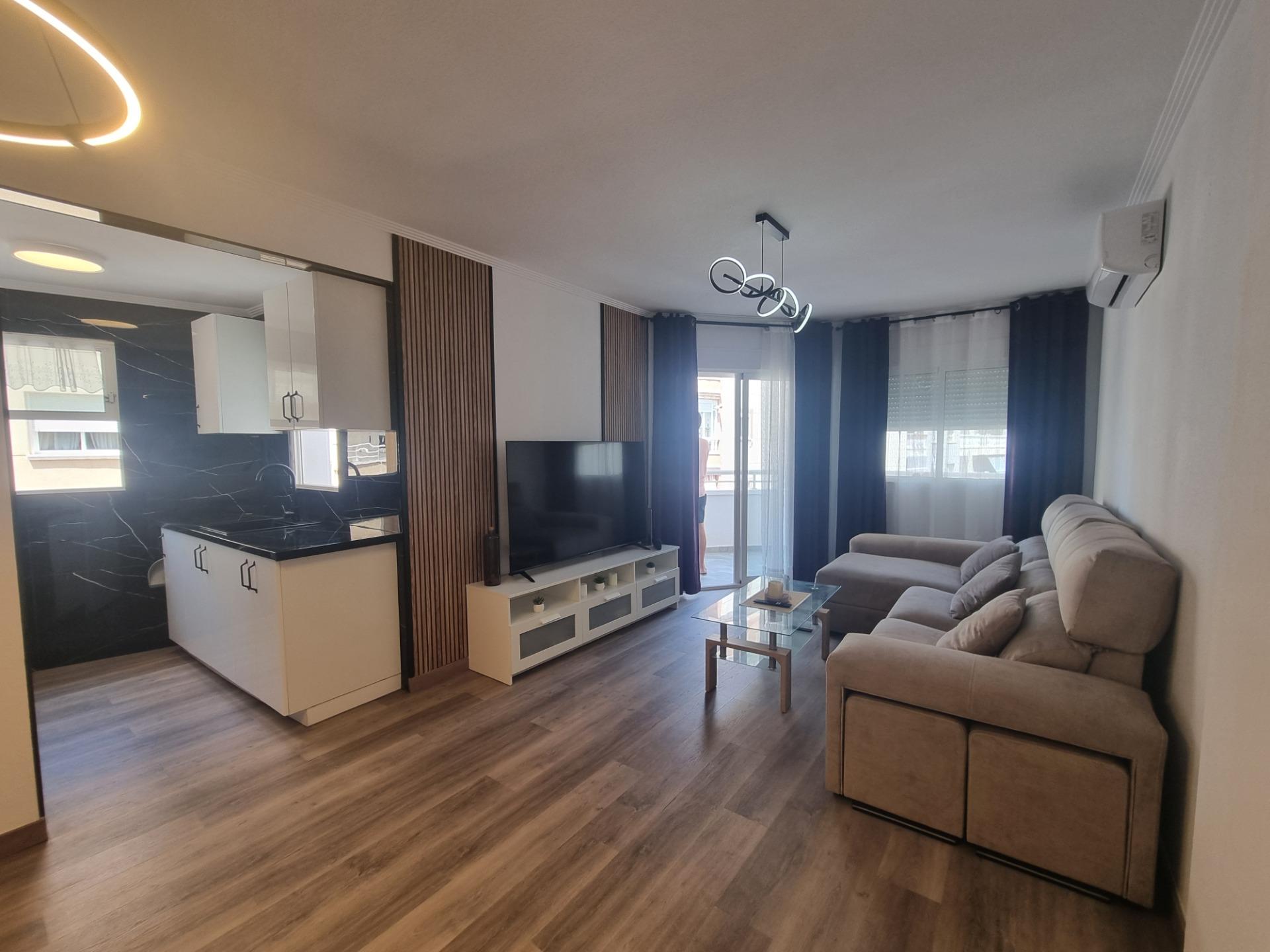 For sale - 3 Bedroom 2 Bathroom Apartment in Torrevieja - Estacion De Autobuses  - Alicante