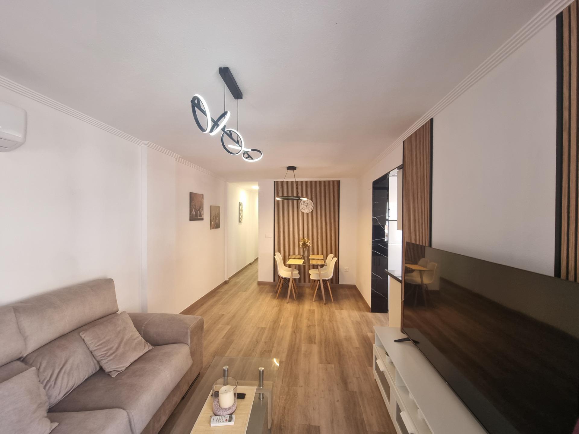 For sale - 3 Bedroom 2 Bathroom Apartment in Torrevieja - Estacion De Autobuses  - Alicante