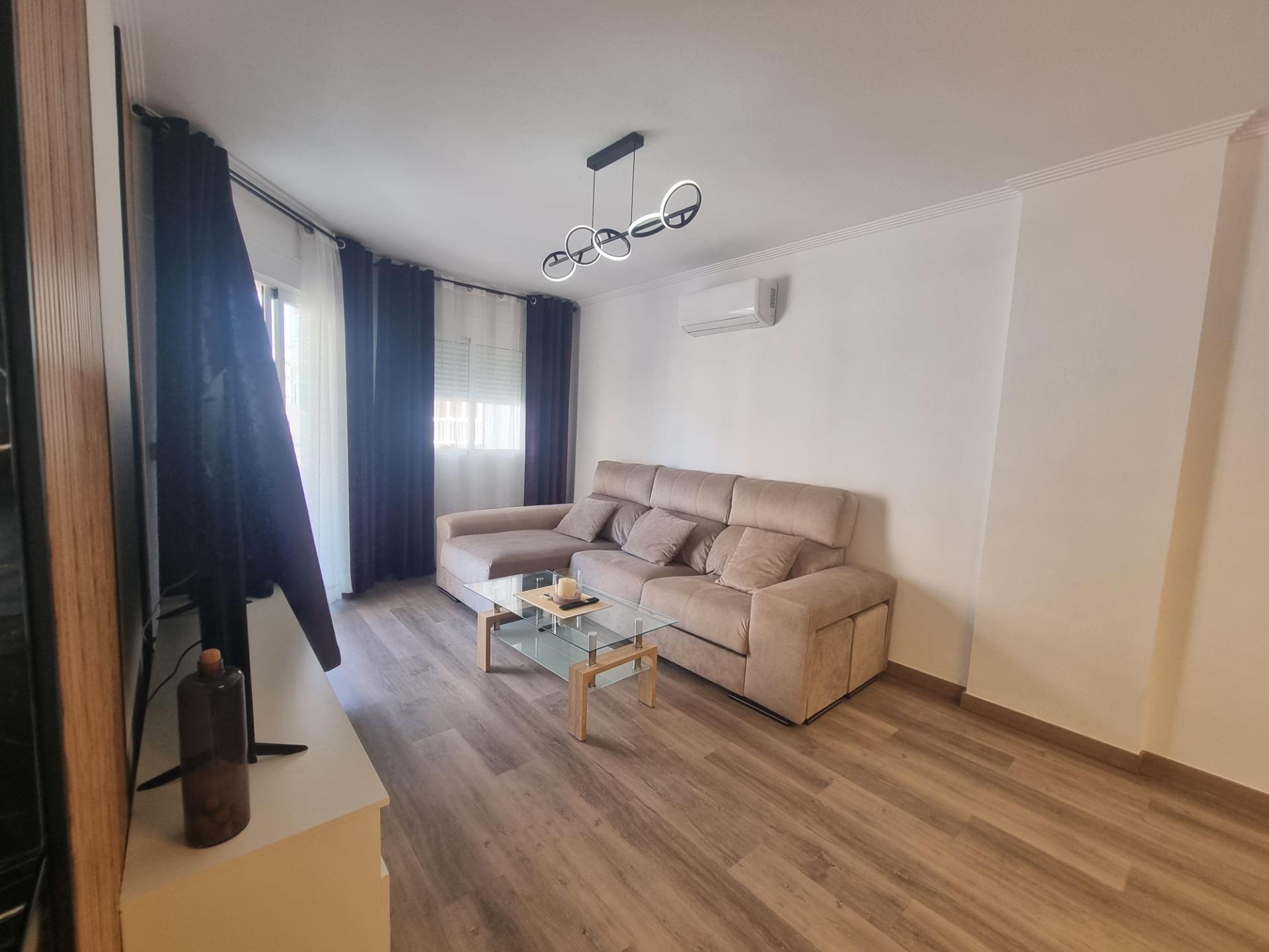 For sale - 3 Bedroom 2 Bathroom Apartment in Torrevieja - Estacion De Autobuses  - Alicante