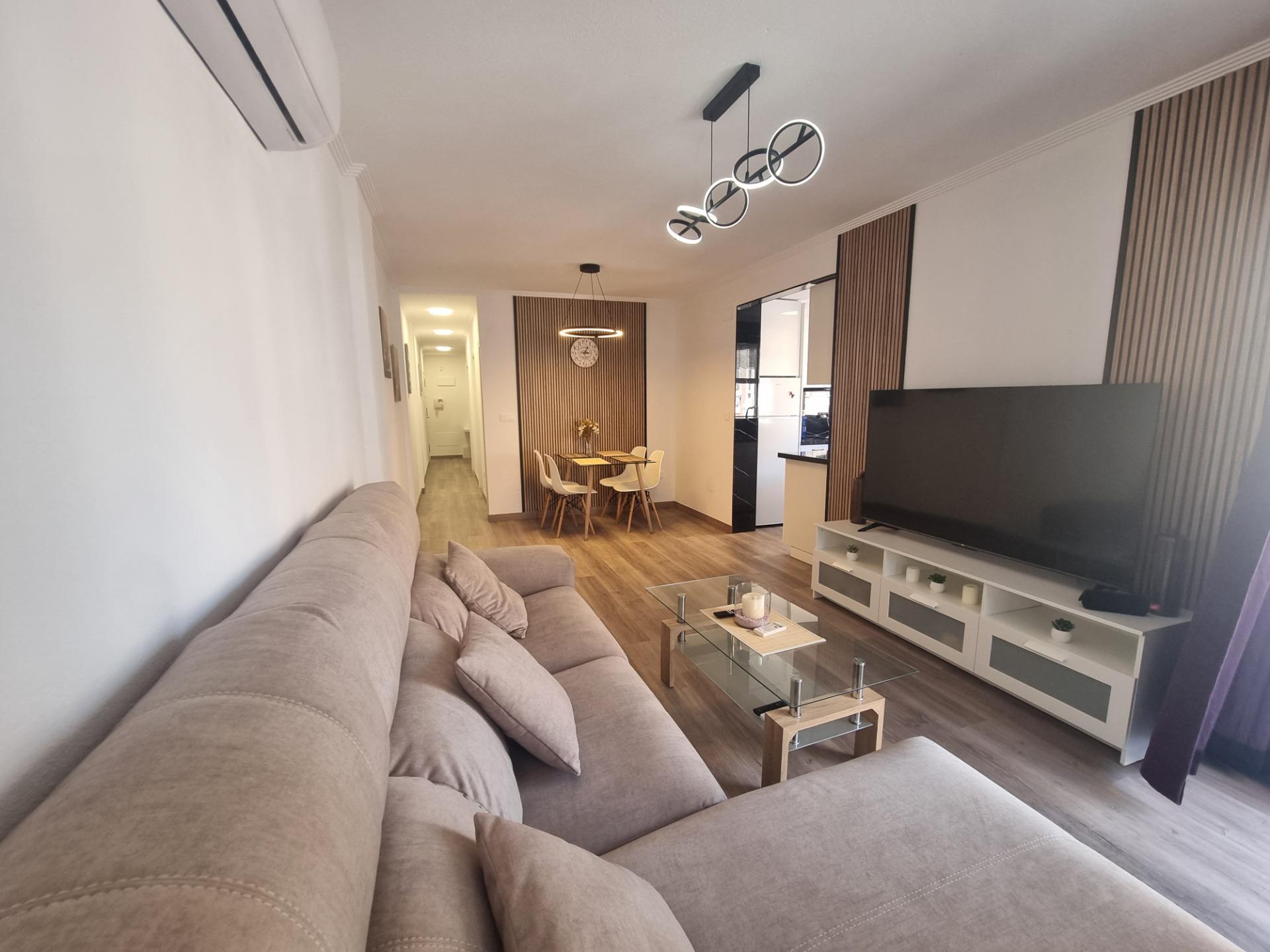 For sale - 3 Bedroom 2 Bathroom Apartment in Torrevieja - Estacion De Autobuses  - Alicante