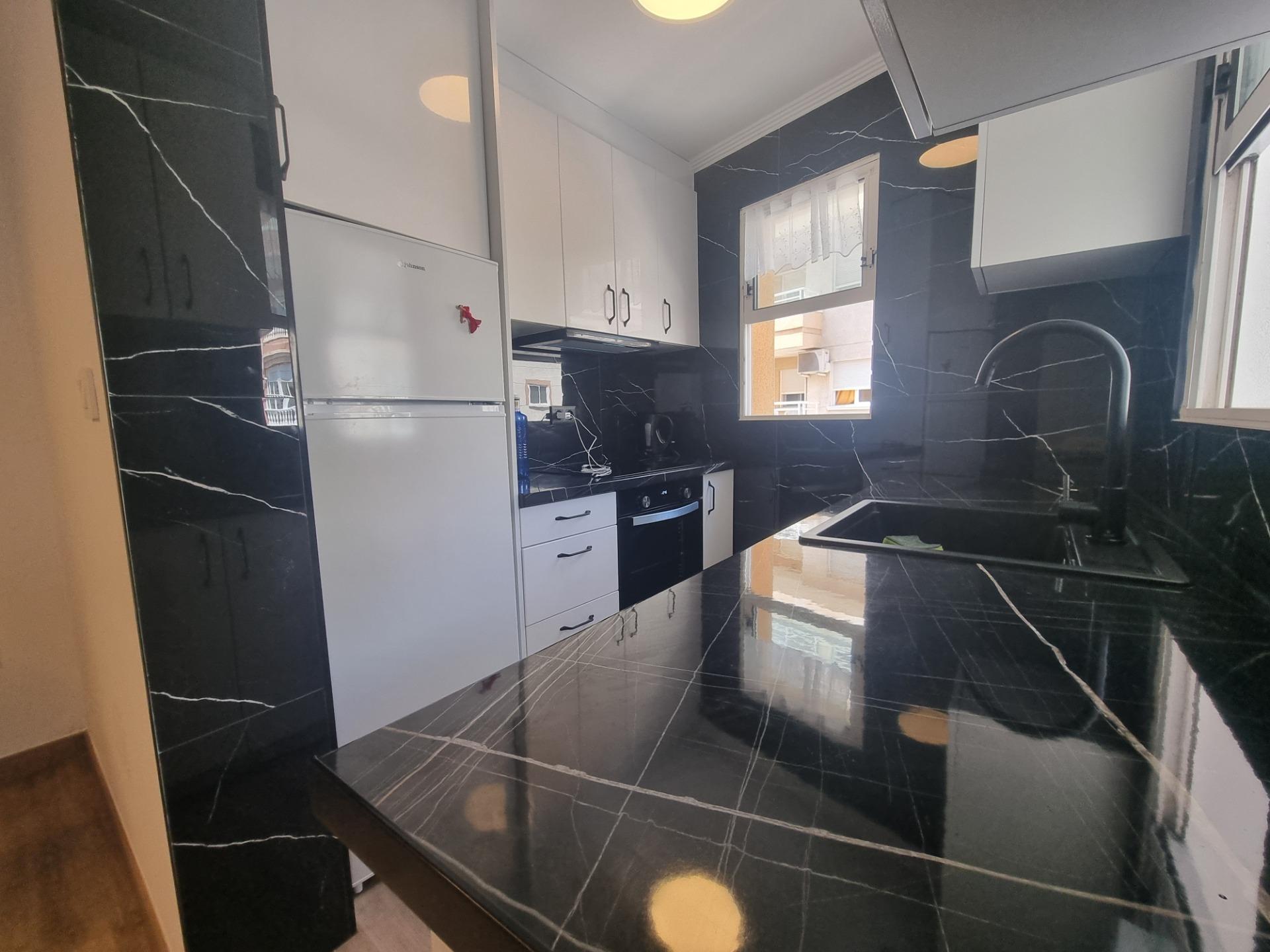 For sale - 3 Bedroom 2 Bathroom Apartment in Torrevieja - Estacion De Autobuses  - Alicante