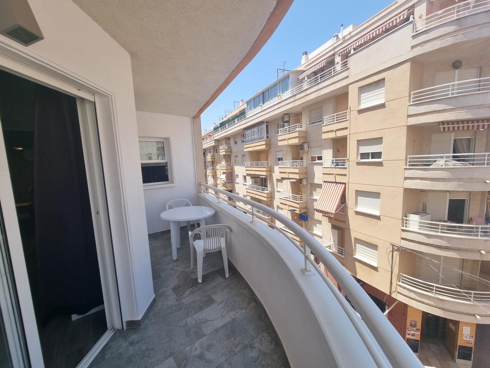 For sale - 3 Bedroom 2 Bathroom Apartment in Torrevieja - Estacion De Autobuses  - Alicante