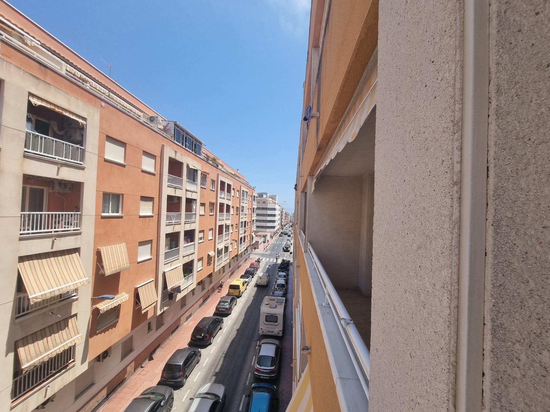 For sale - 3 Bedroom 2 Bathroom Apartment in Torrevieja - Estacion De Autobuses  - Alicante