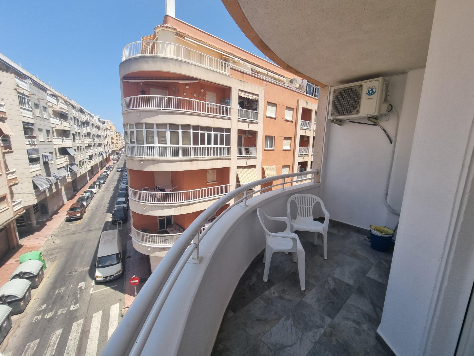 For sale - 3 Bedroom 2 Bathroom Apartment in Torrevieja - Estacion De Autobuses  - Alicante