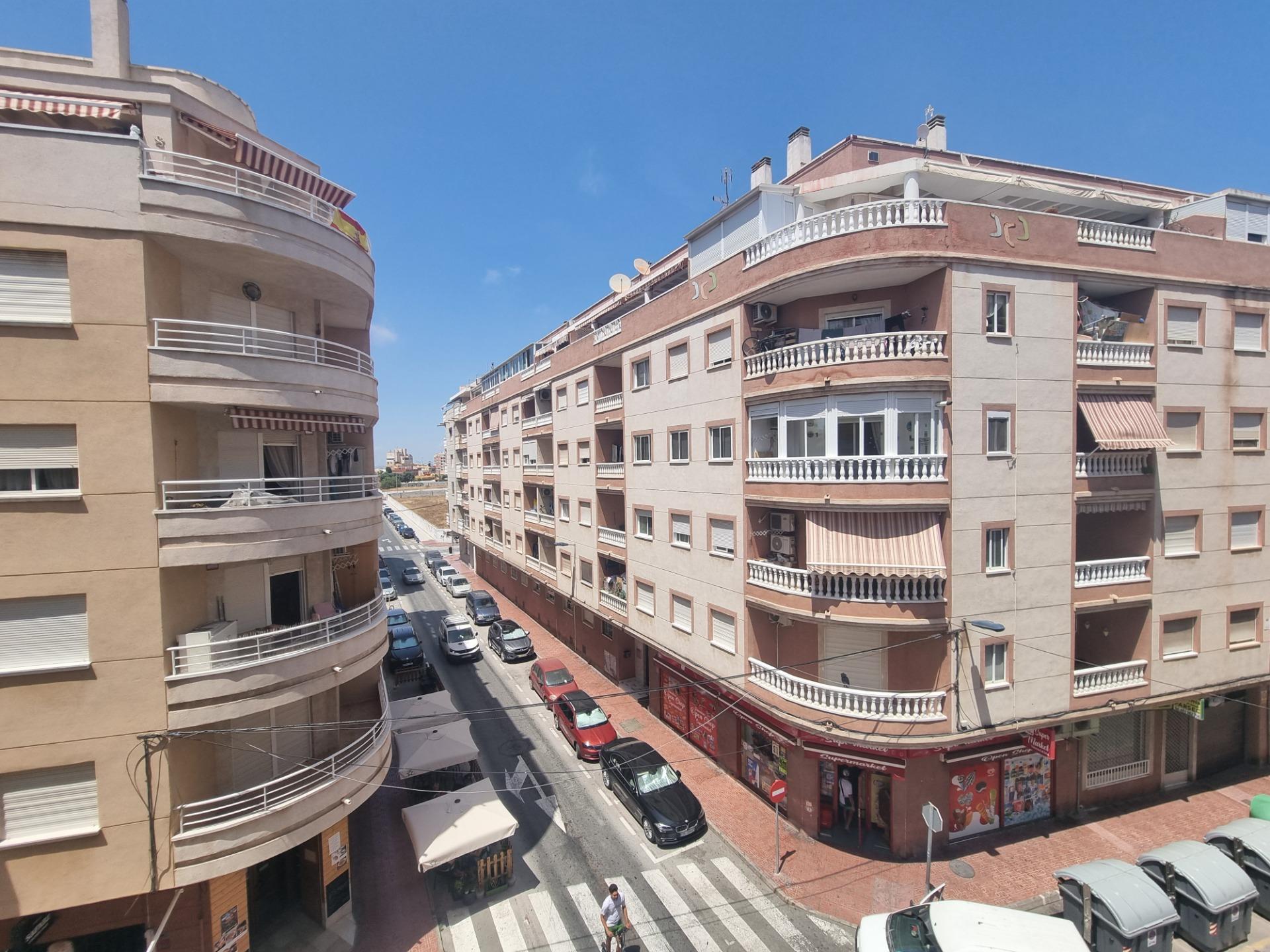 For sale - 3 Bedroom 2 Bathroom Apartment in Torrevieja - Estacion De Autobuses  - Alicante
