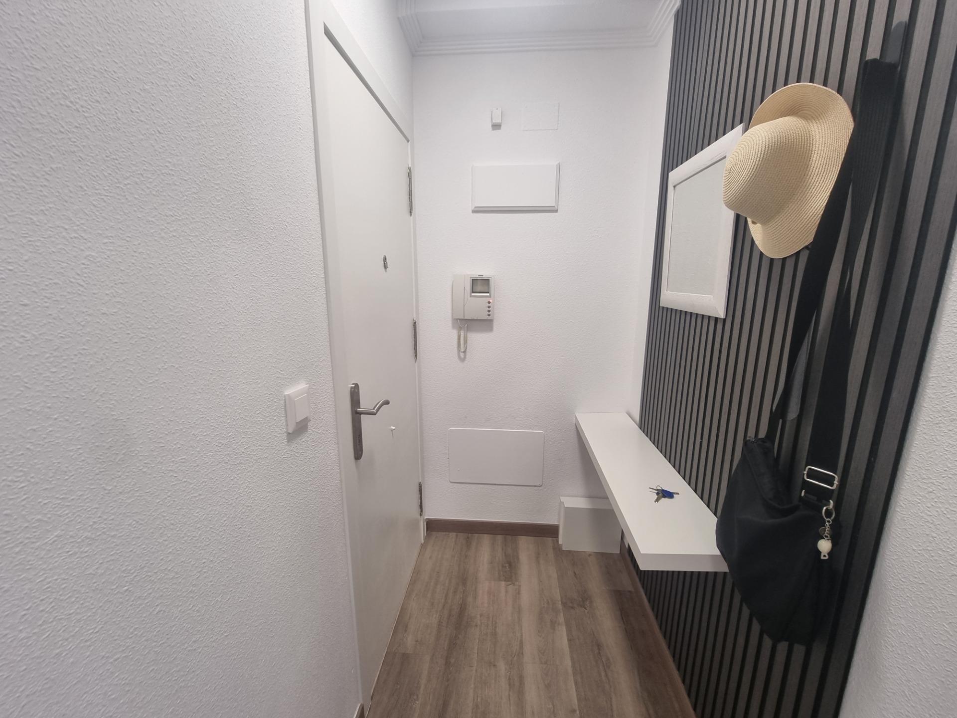 For sale - 3 Bedroom 2 Bathroom Apartment in Torrevieja - Estacion De Autobuses  - Alicante