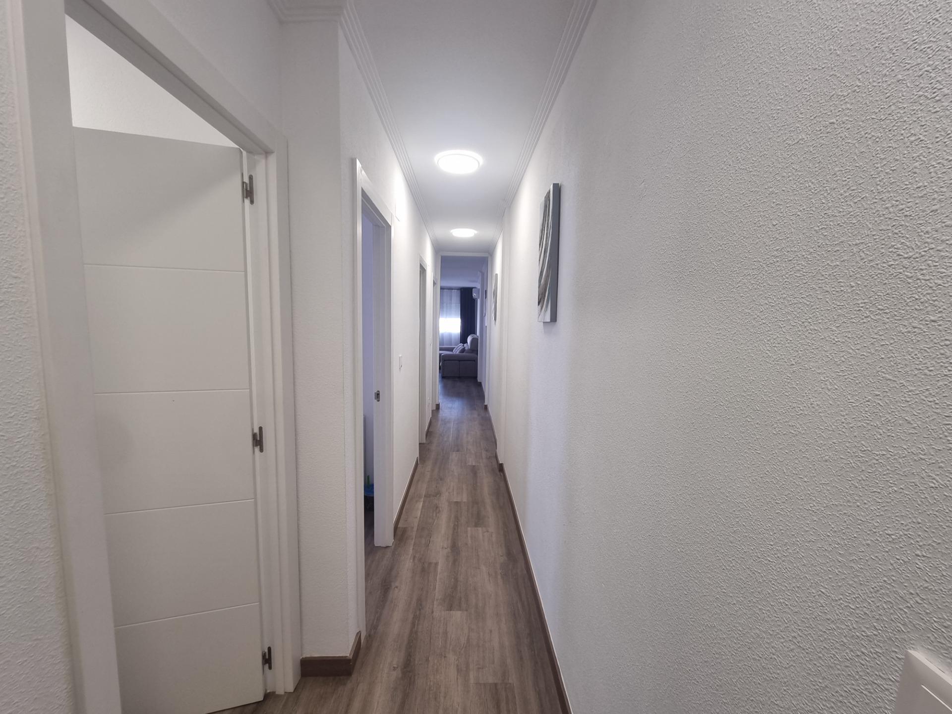 For sale - 3 Bedroom 2 Bathroom Apartment in Torrevieja - Estacion De Autobuses  - Alicante