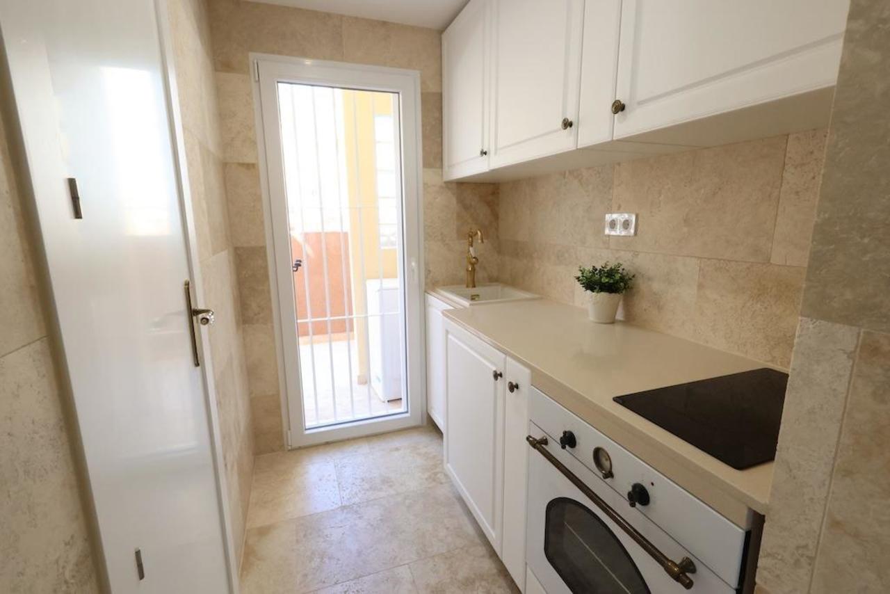 For sale - 3 Bedroom 1 Bathroom Villa in Villamartin - Costa Blanca  - Alicante
