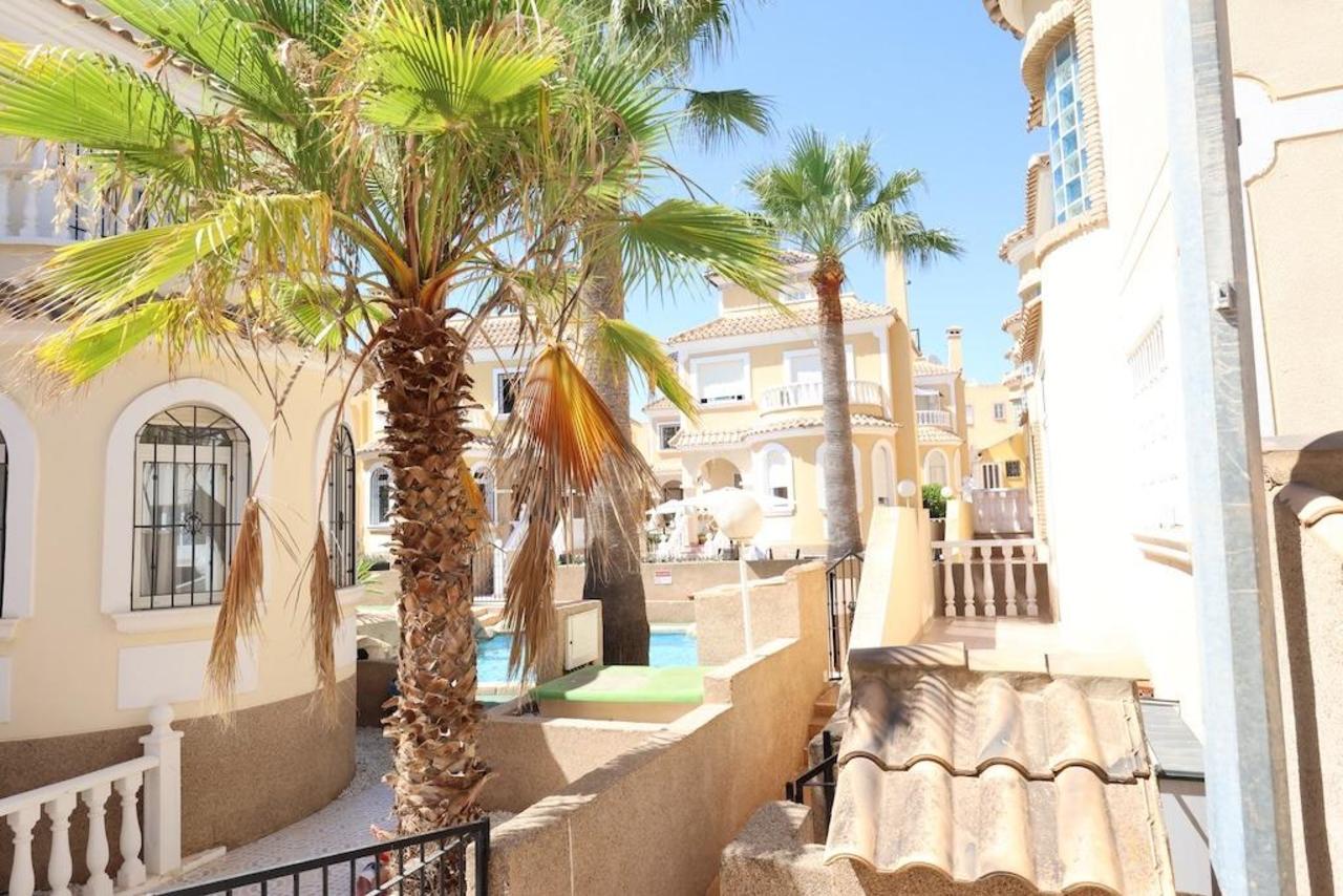 For sale - 3 Bedroom 1 Bathroom Villa in Villamartin - Costa Blanca  - Alicante