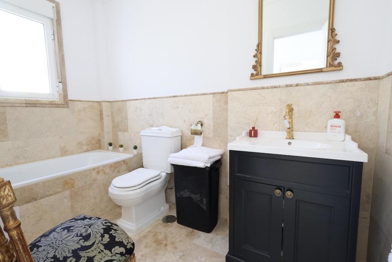 For sale - 3 Bedroom 1 Bathroom Villa in Villamartin - Costa Blanca  - Alicante