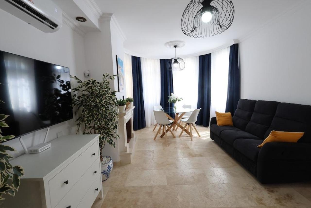 For sale - 3 Bedroom 1 Bathroom Villa in Villamartin - Costa Blanca  - Alicante