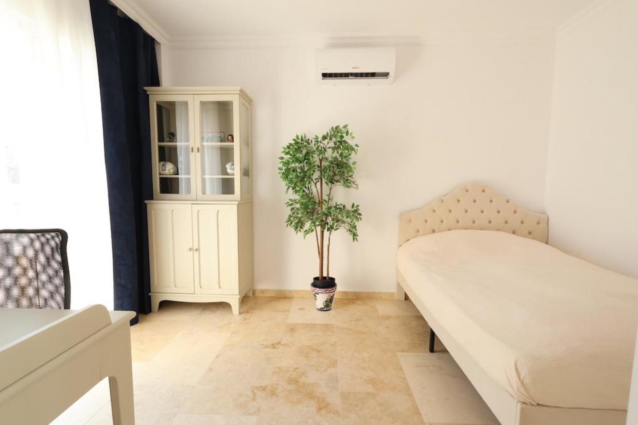For sale - 3 Bedroom 1 Bathroom Villa in Villamartin - Costa Blanca  - Alicante